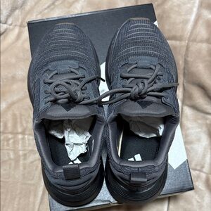 ADIDAS SWIFT RUN 23 US MEN’s 5.5 
*** used only once